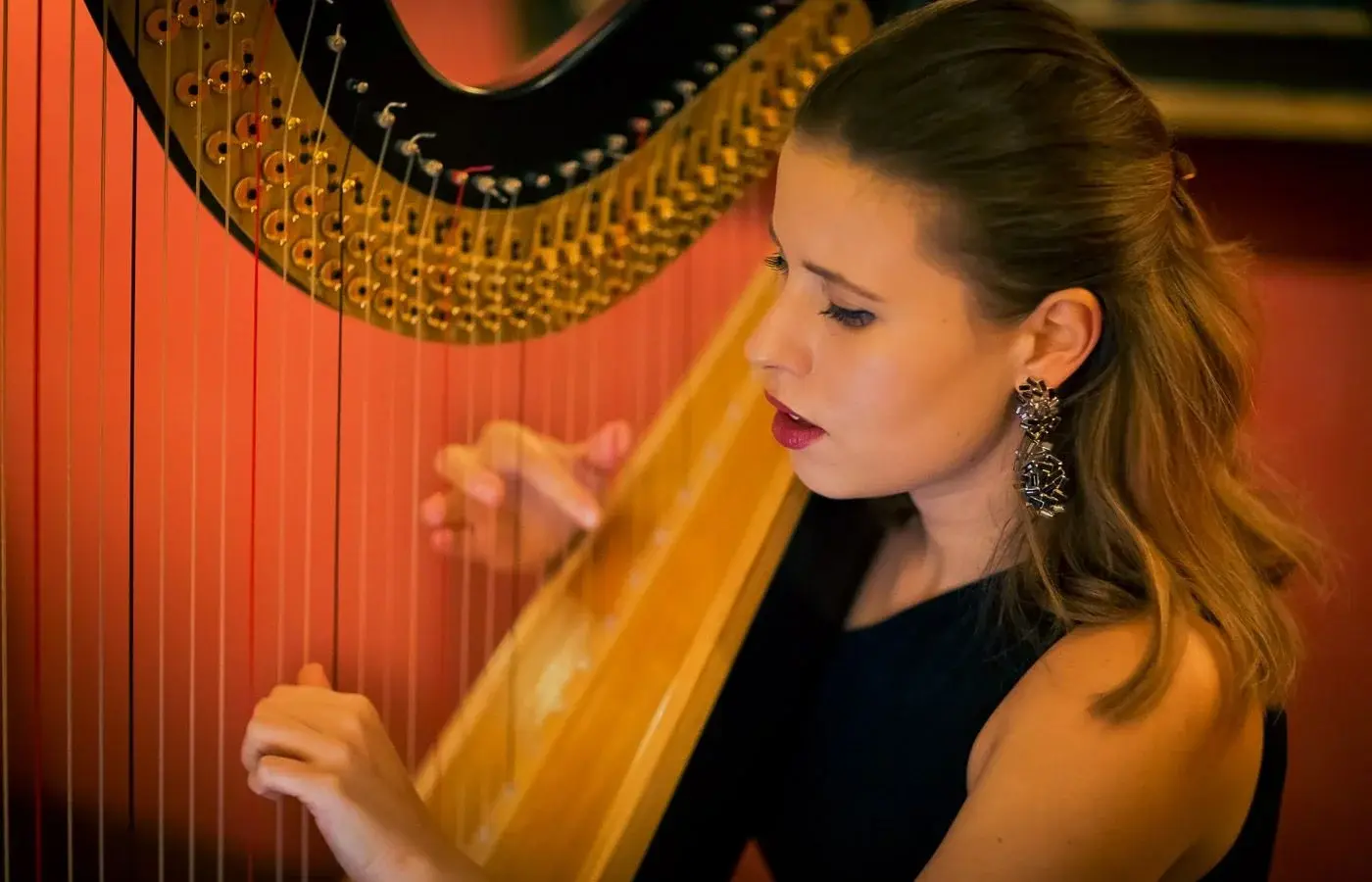 Valeria Clarke with harp